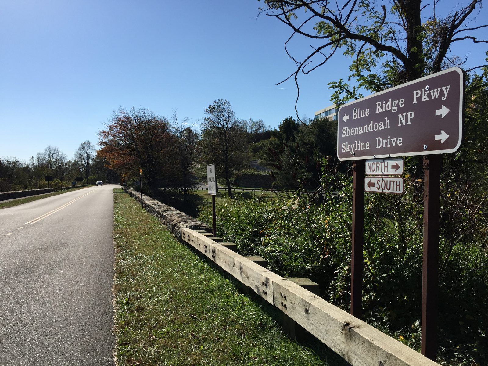 2016-10-24 10 38 27 View south at the south end of Shenandoah National Park's Skyline Drive and the north end of the Blue Ridge Parkway in Rockfish Gap on the border of Augusta County, Virginia and Nelson County, Virginia